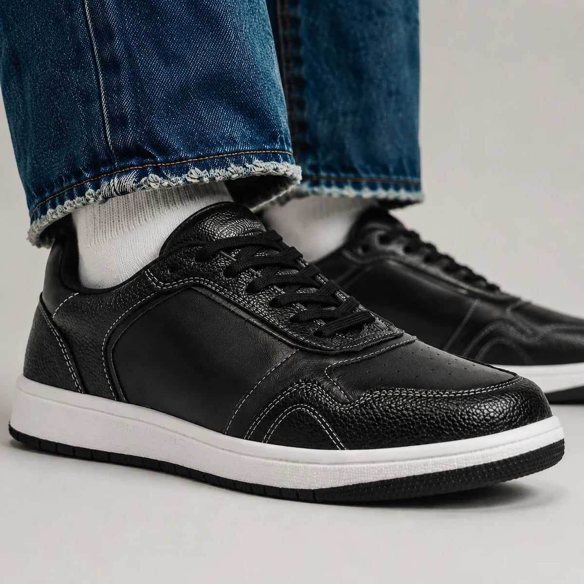 Legend Black & White : Premium Ease Walkers