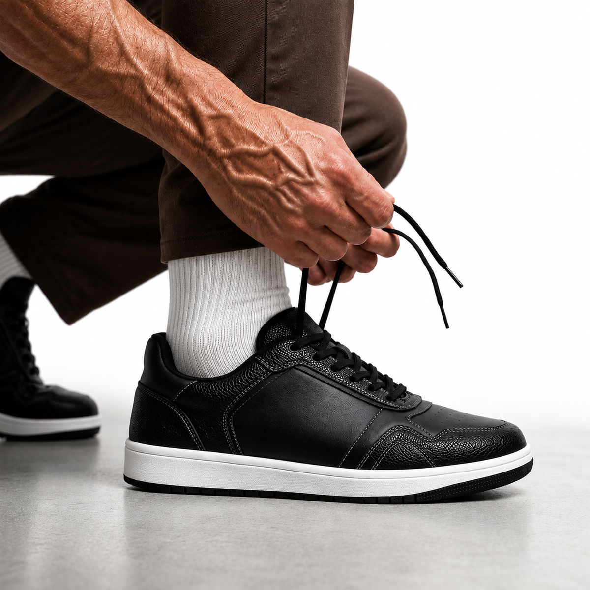 Legend Black & White : Premium Ease Walkers